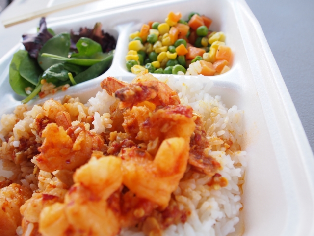 白系の容器に白米を入れるときのポイント