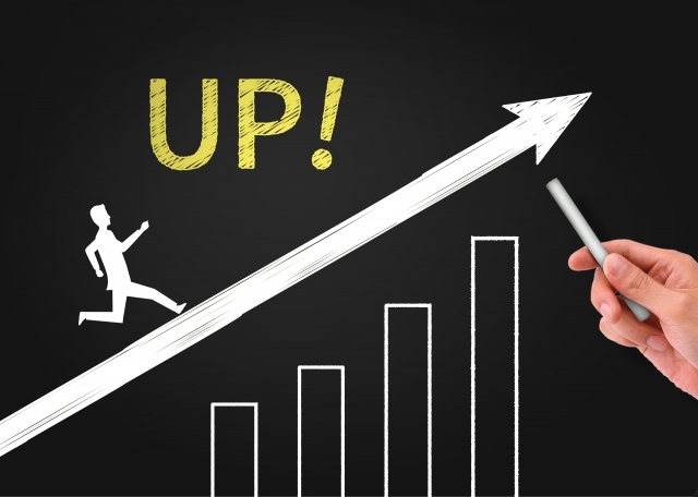 黒板　人が昇っていく　UP!