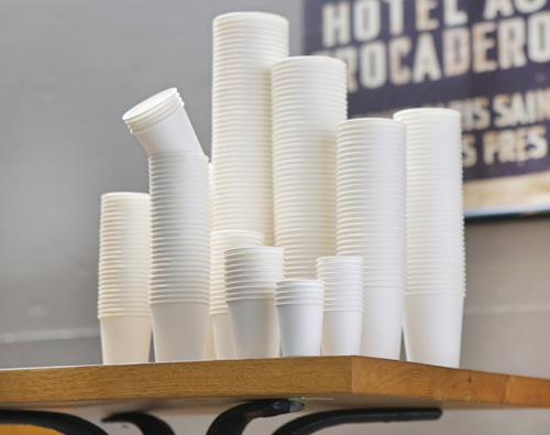 沢山の紙コップ