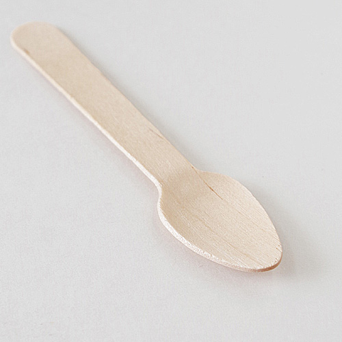 先の丸いデザートスプーン